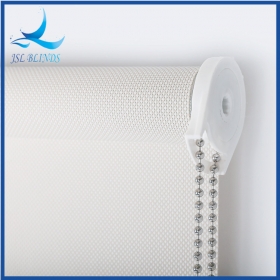 Jaluzele tip rulou din material textil cu protecție solară